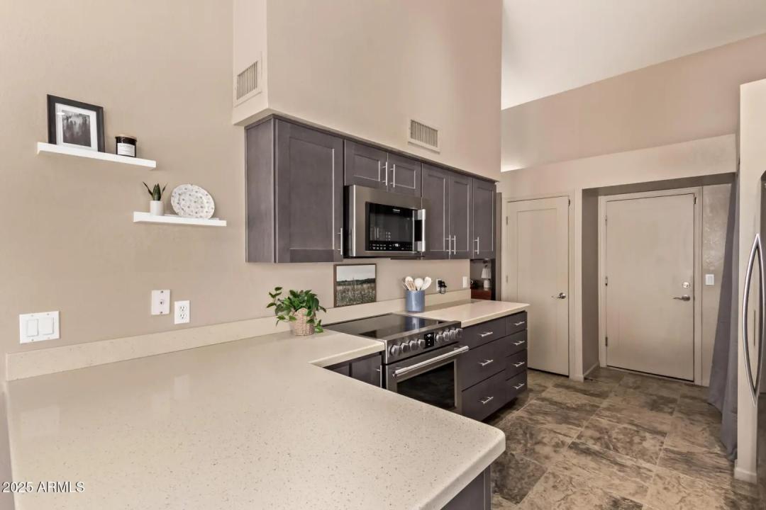 Real Estate Picture 9