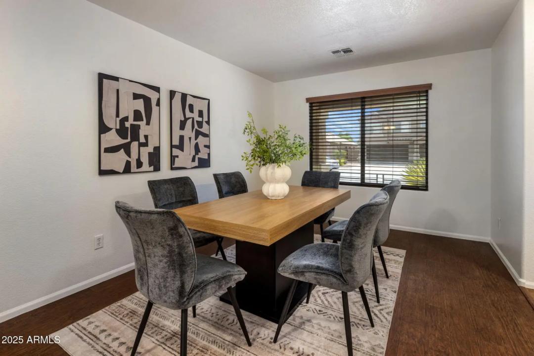 Real Estate Picture 4