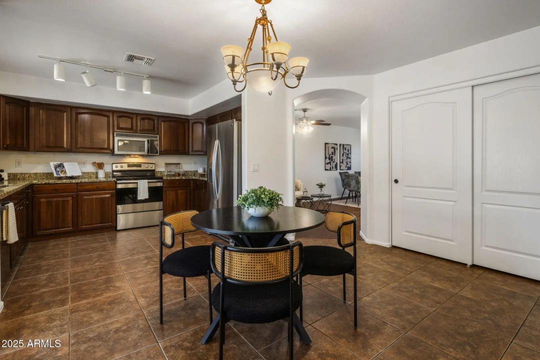 Real Estate Picture 10