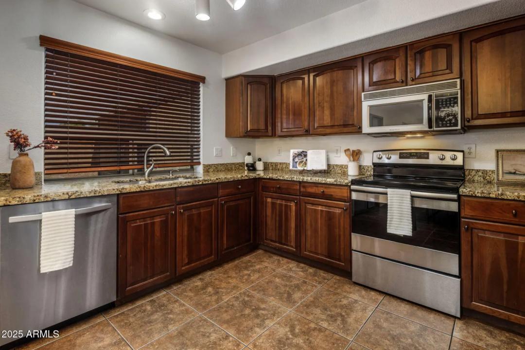 Real Estate Picture 12