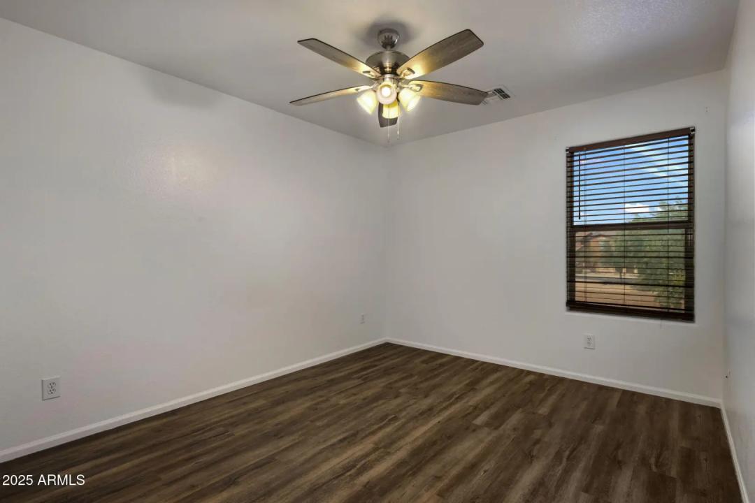 Real Estate Picture 23