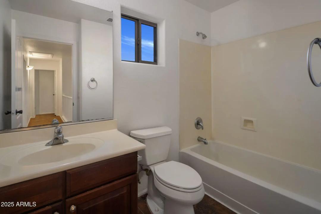 Real Estate Picture 25