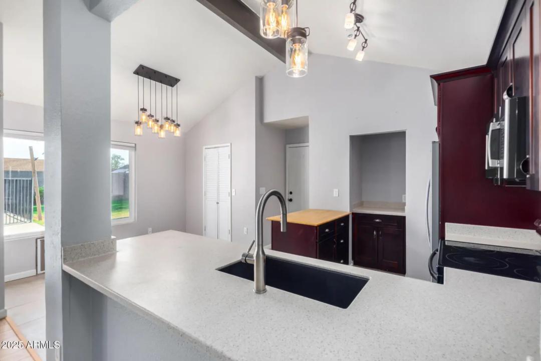 Real Estate Picture 8