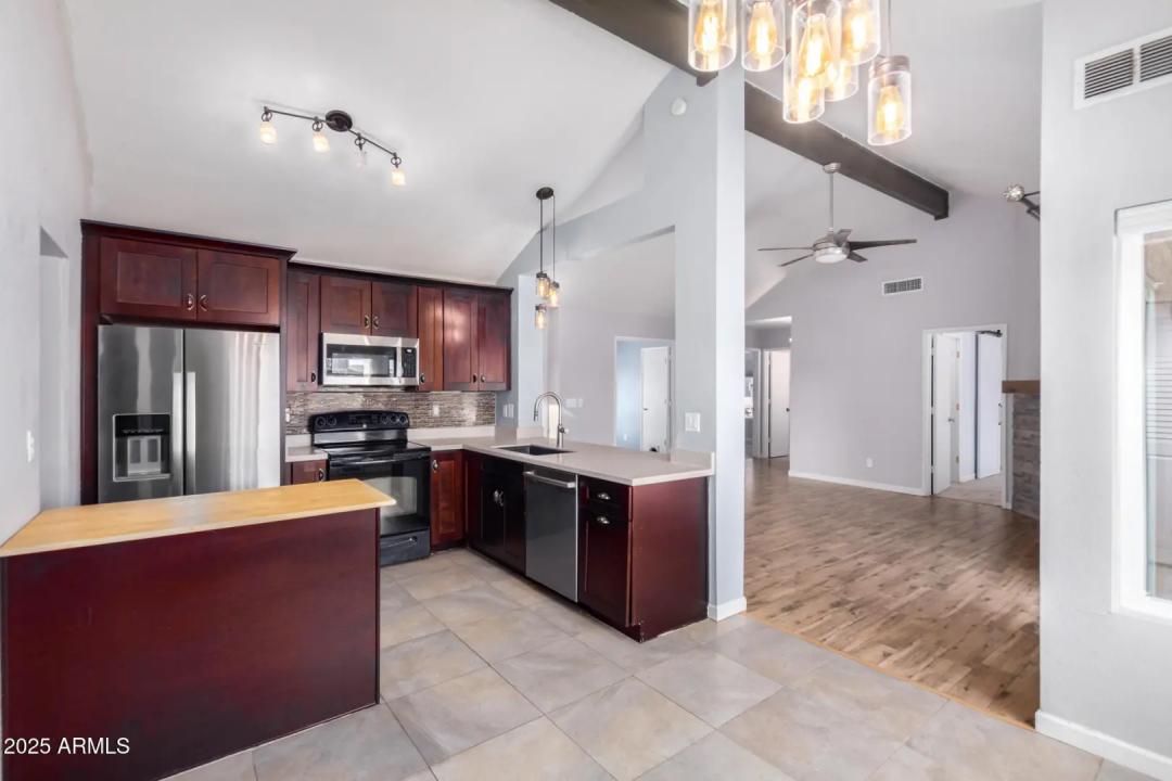 Real Estate Picture 6
