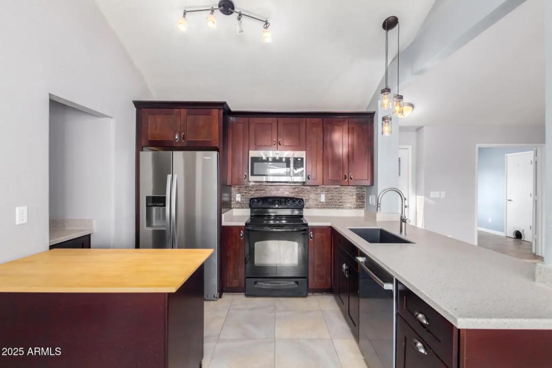 Real Estate Picture 9