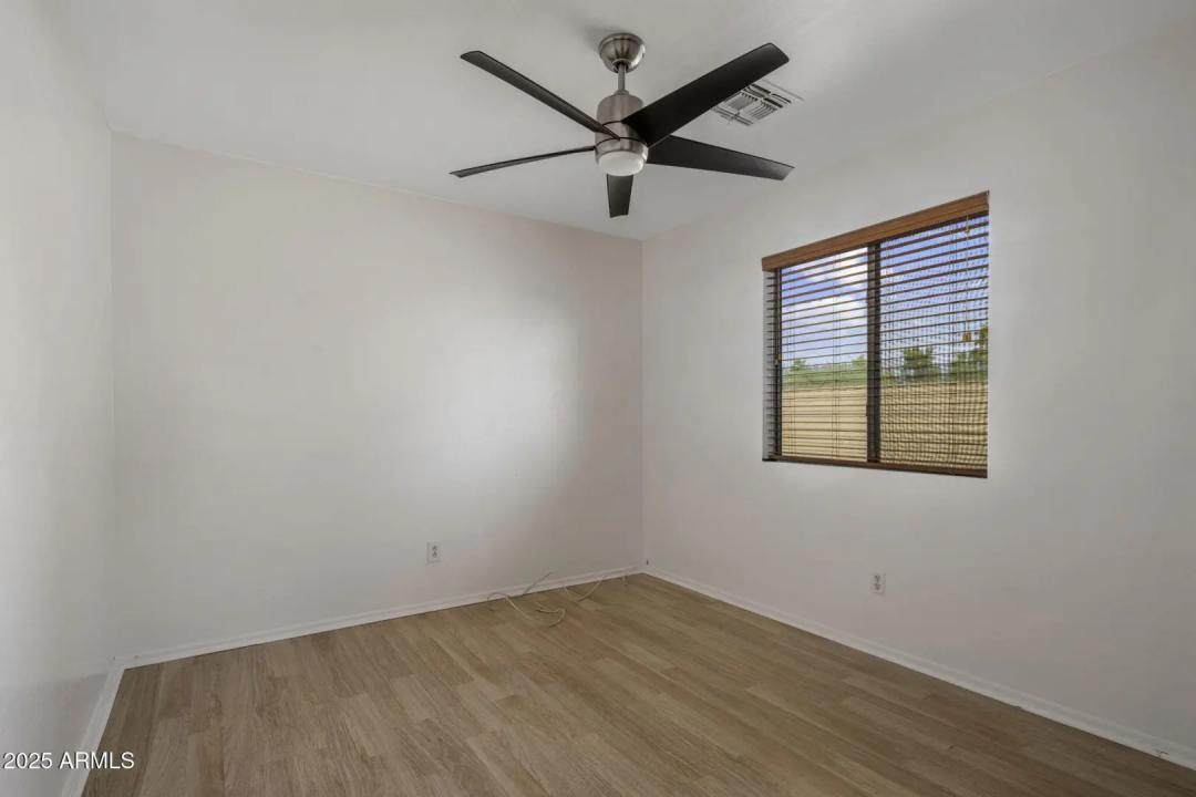Real Estate Picture 12
