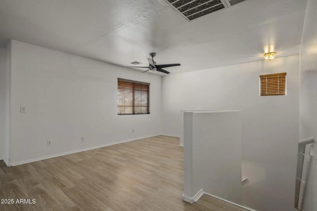 Real Estate Picture 14