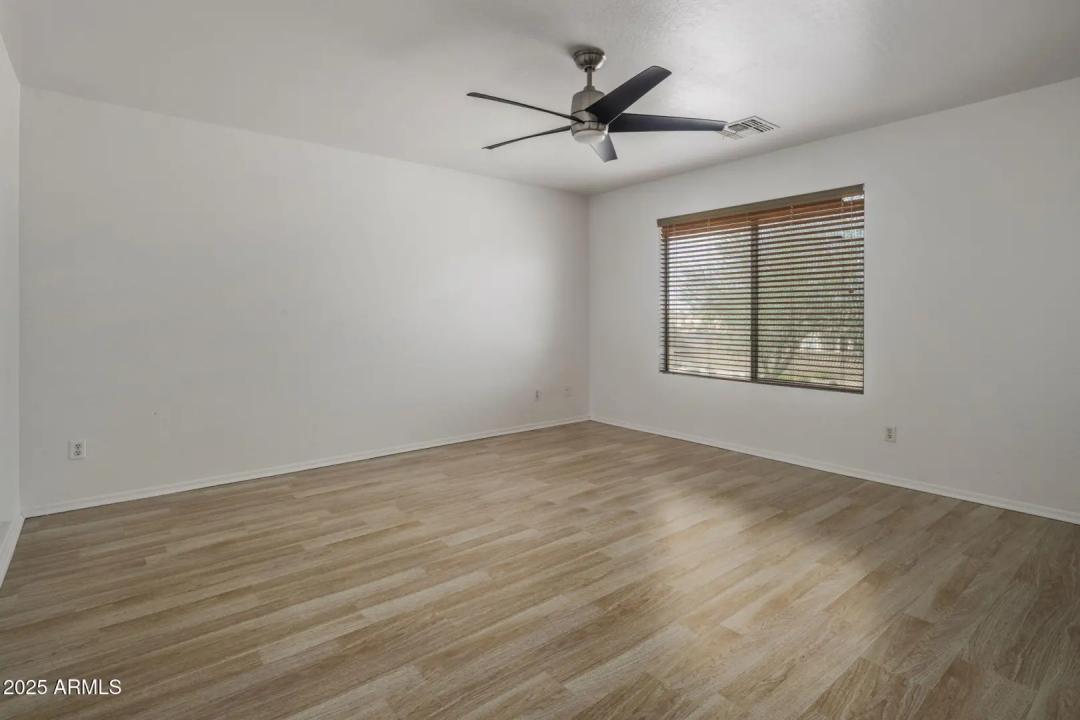 Real Estate Picture 16
