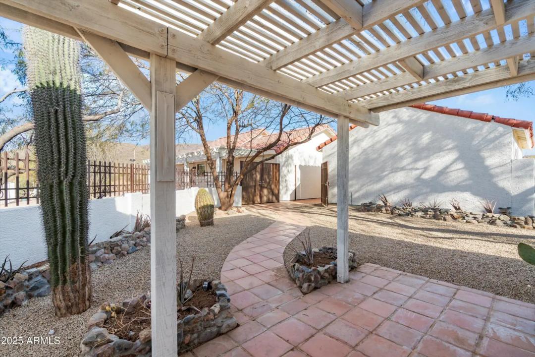 Real Estate Picture 7