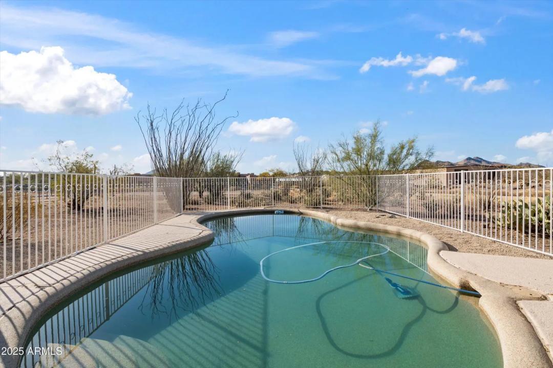 Real Estate Picture 4