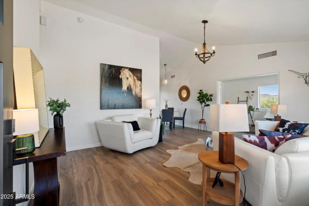 Real Estate Picture 3