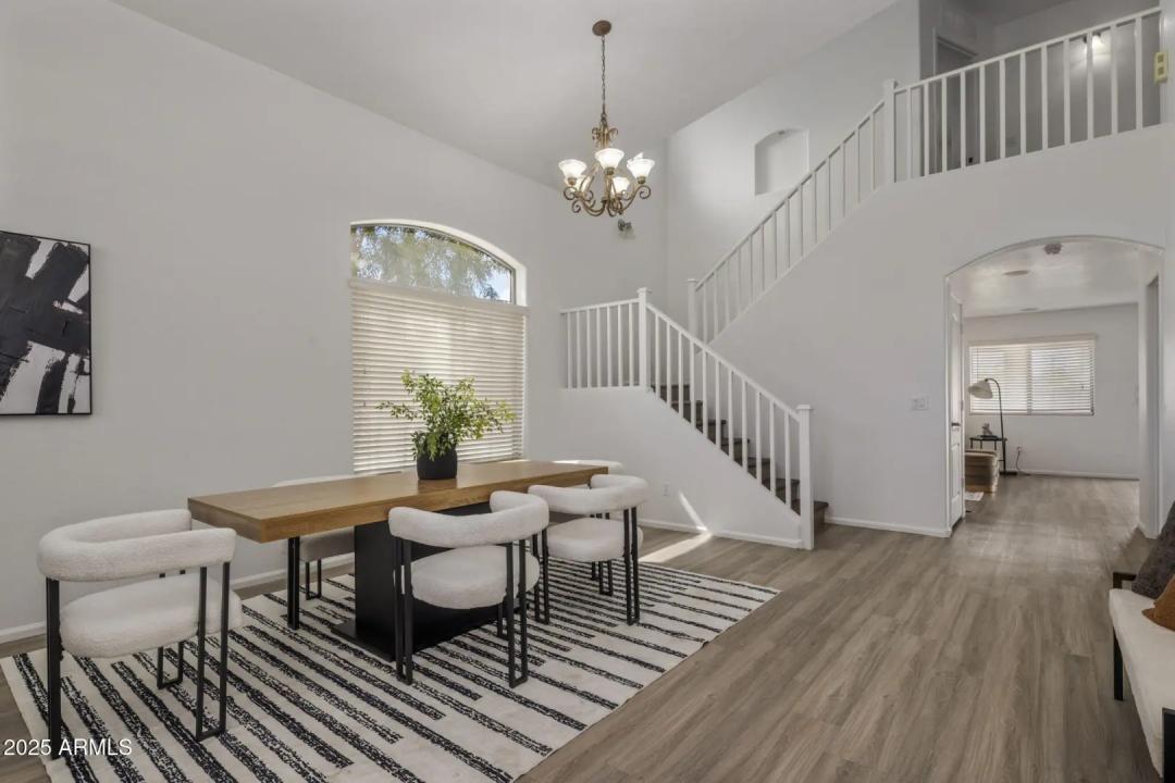 Real Estate Picture 3