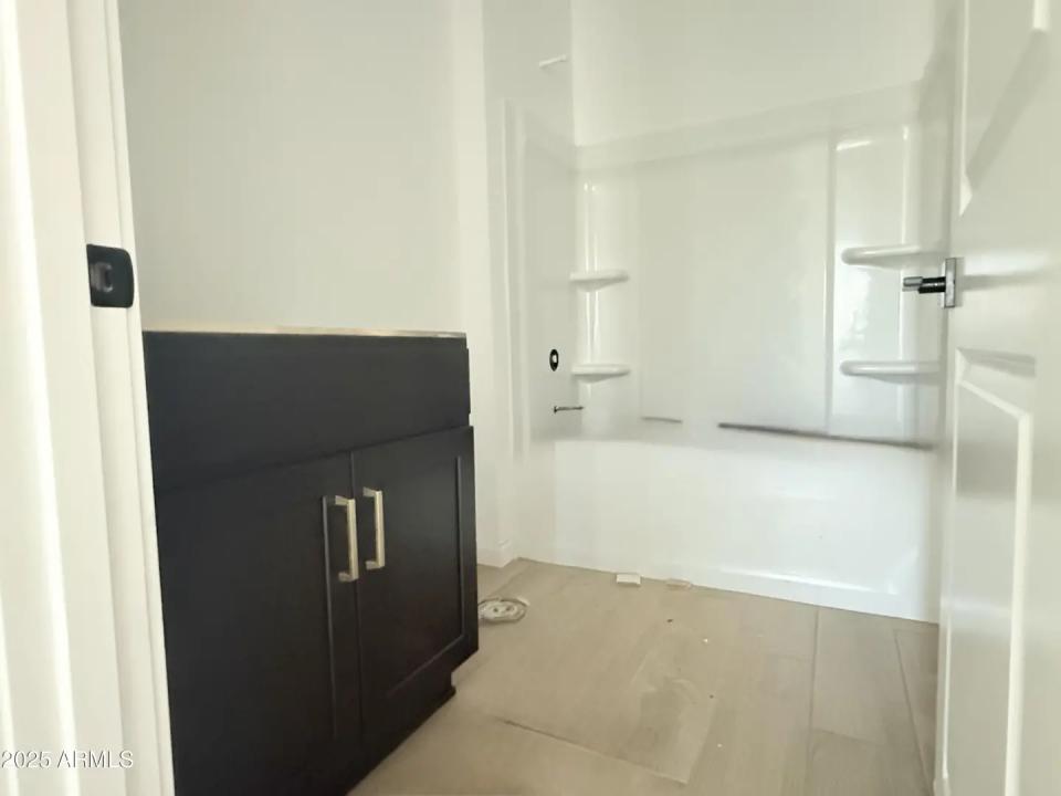 Real Estate Picture 7