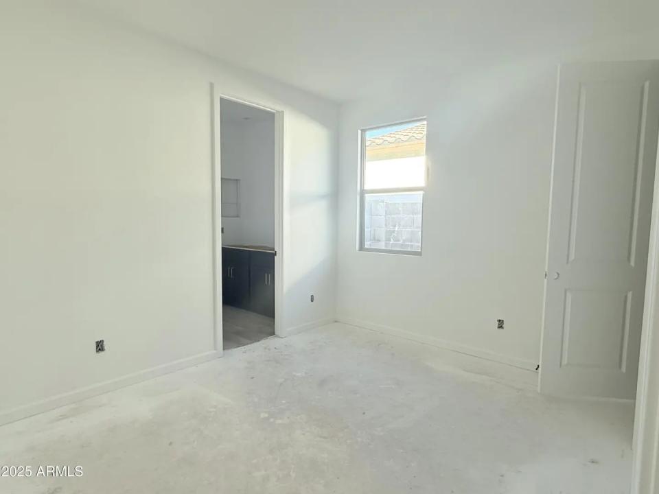 Real Estate Picture 8