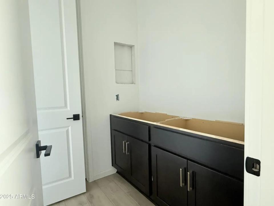 Real Estate Picture 9