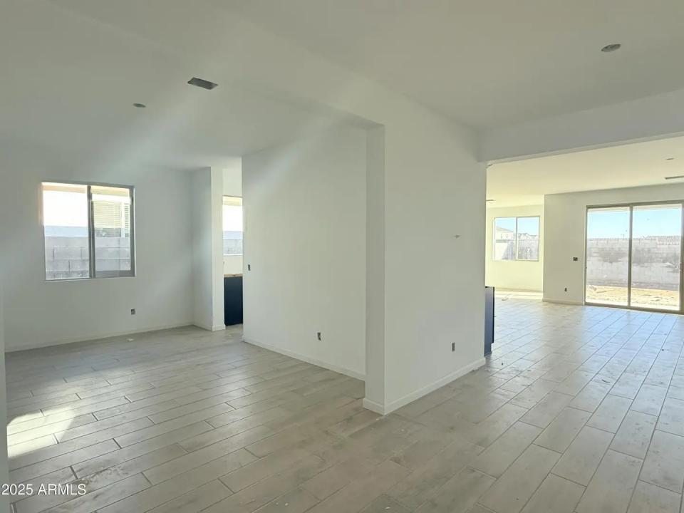 Real Estate Picture 11