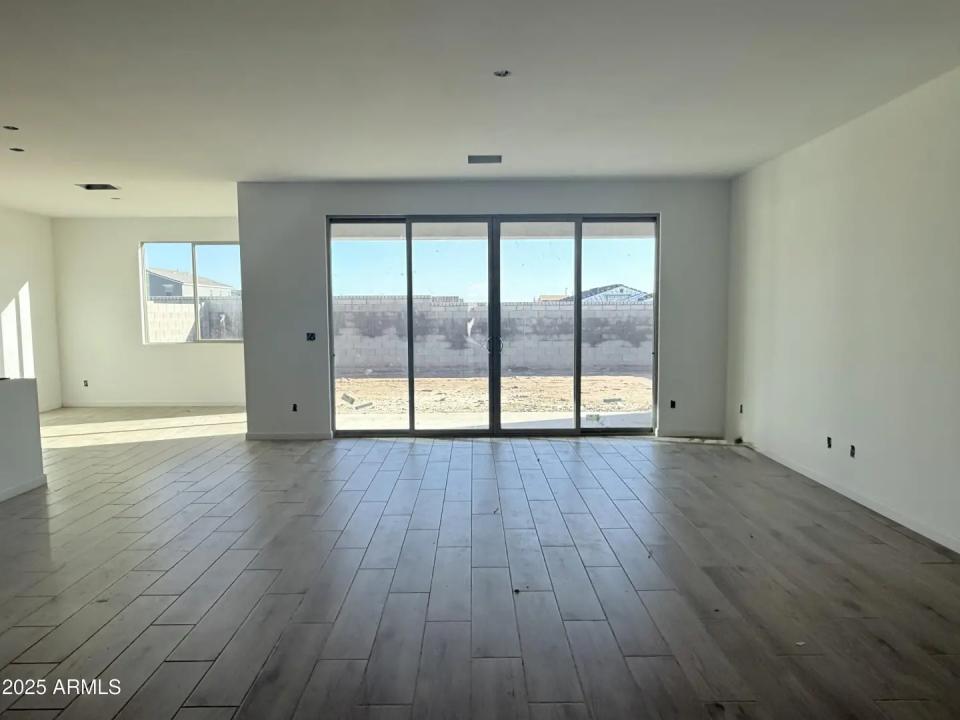 Real Estate Picture 13