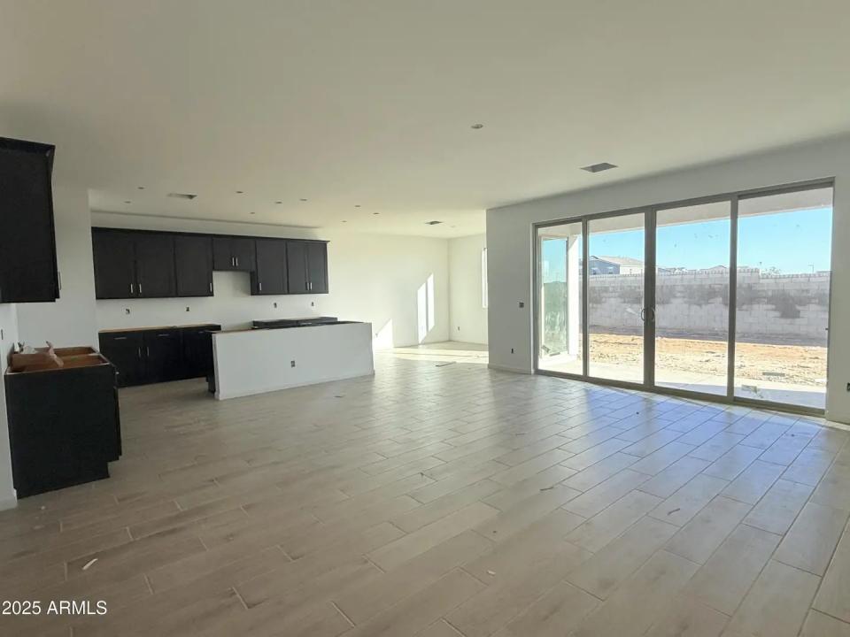 Real Estate Picture 14