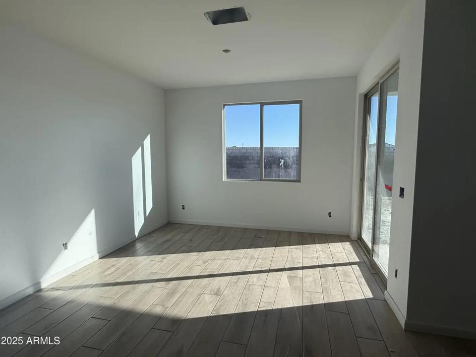 Real Estate Picture 17