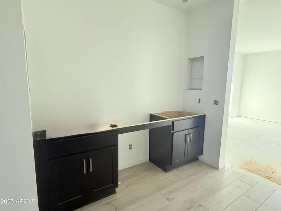 Real Estate Picture 24