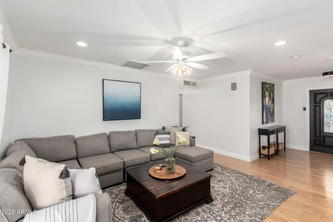 Real Estate Picture 7