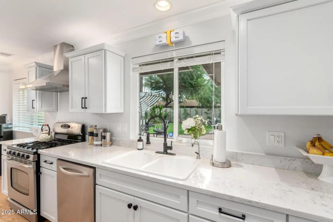 Real Estate Picture 12
