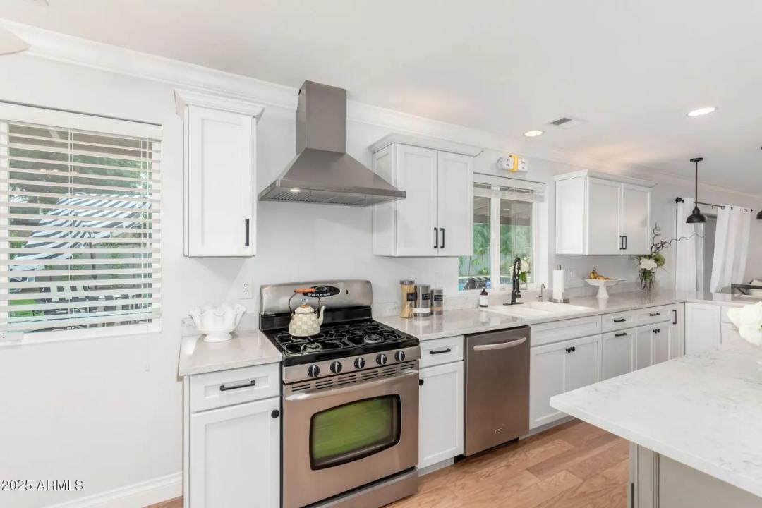 Real Estate Picture 13