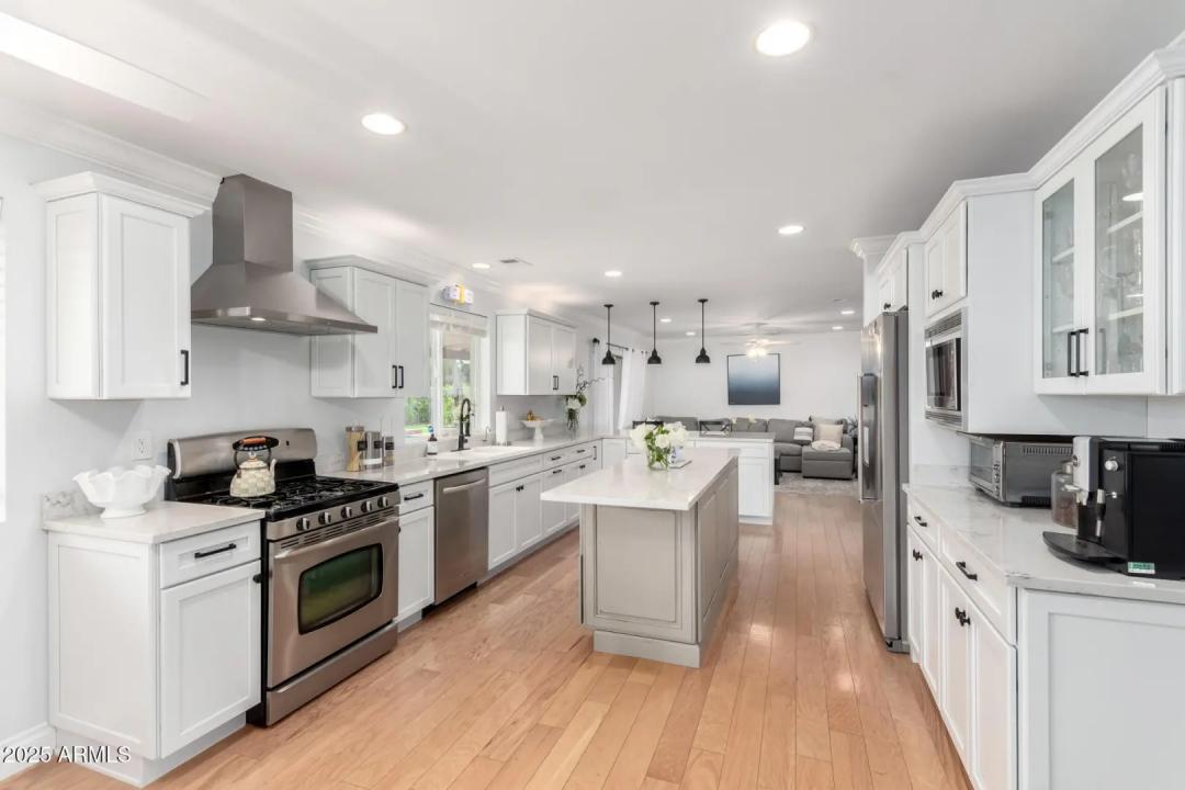 Real Estate Picture 14