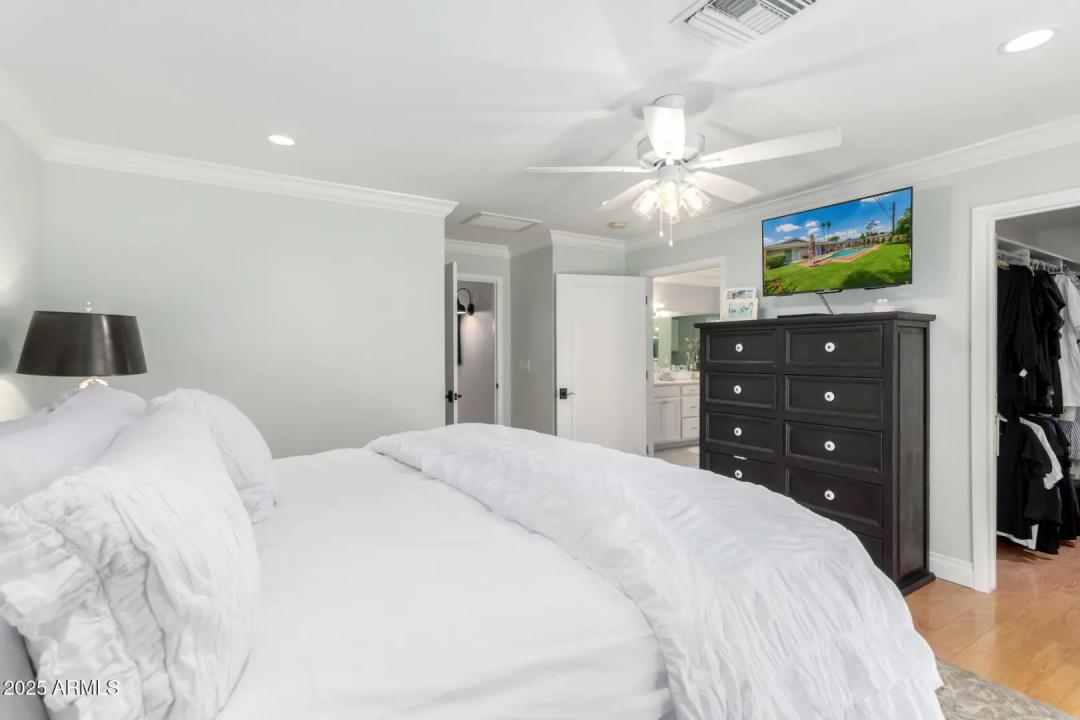 Real Estate Picture 18