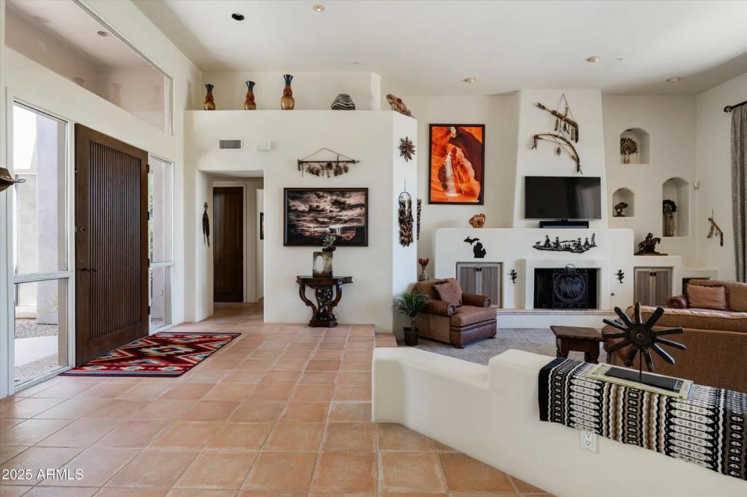 Real Estate Picture 8