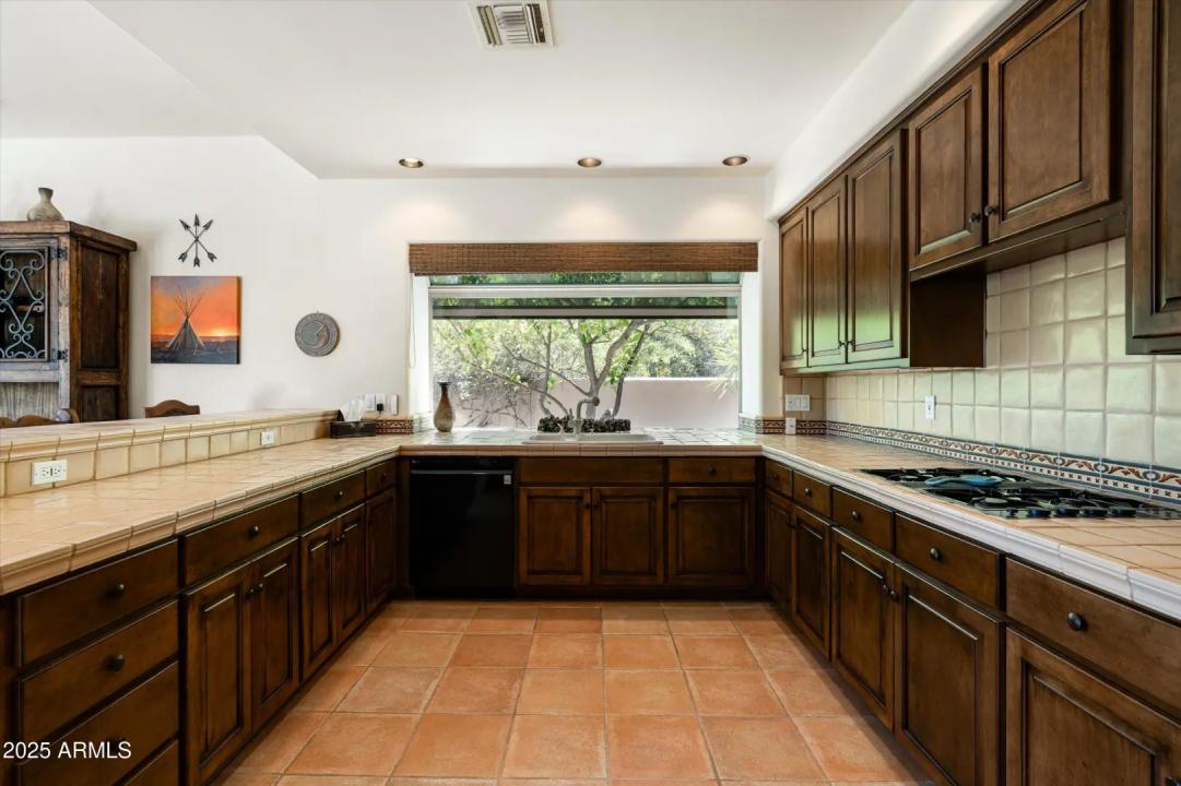 Real Estate Picture 10