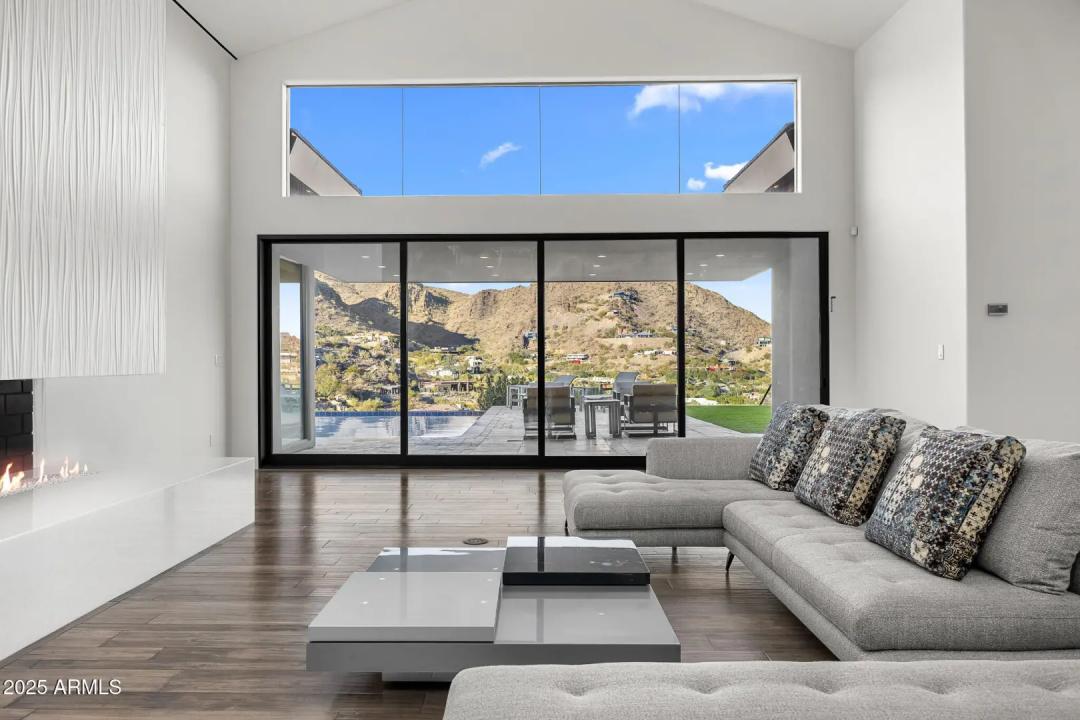 Real Estate Picture 4