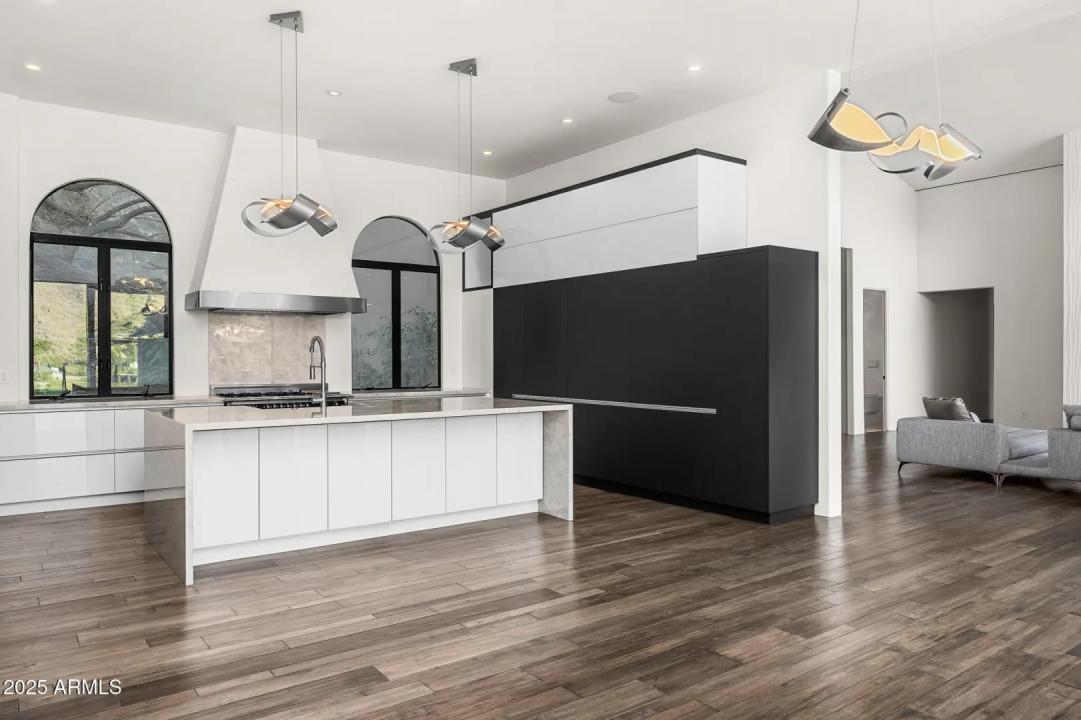 Real Estate Picture 5