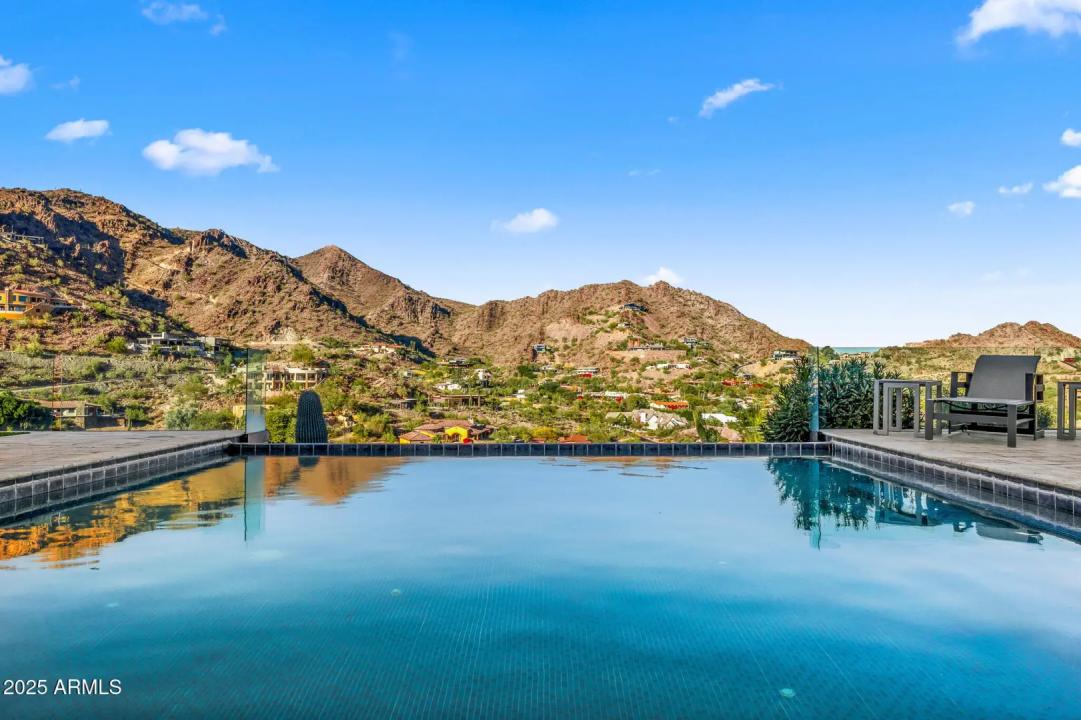 Real Estate Picture 8