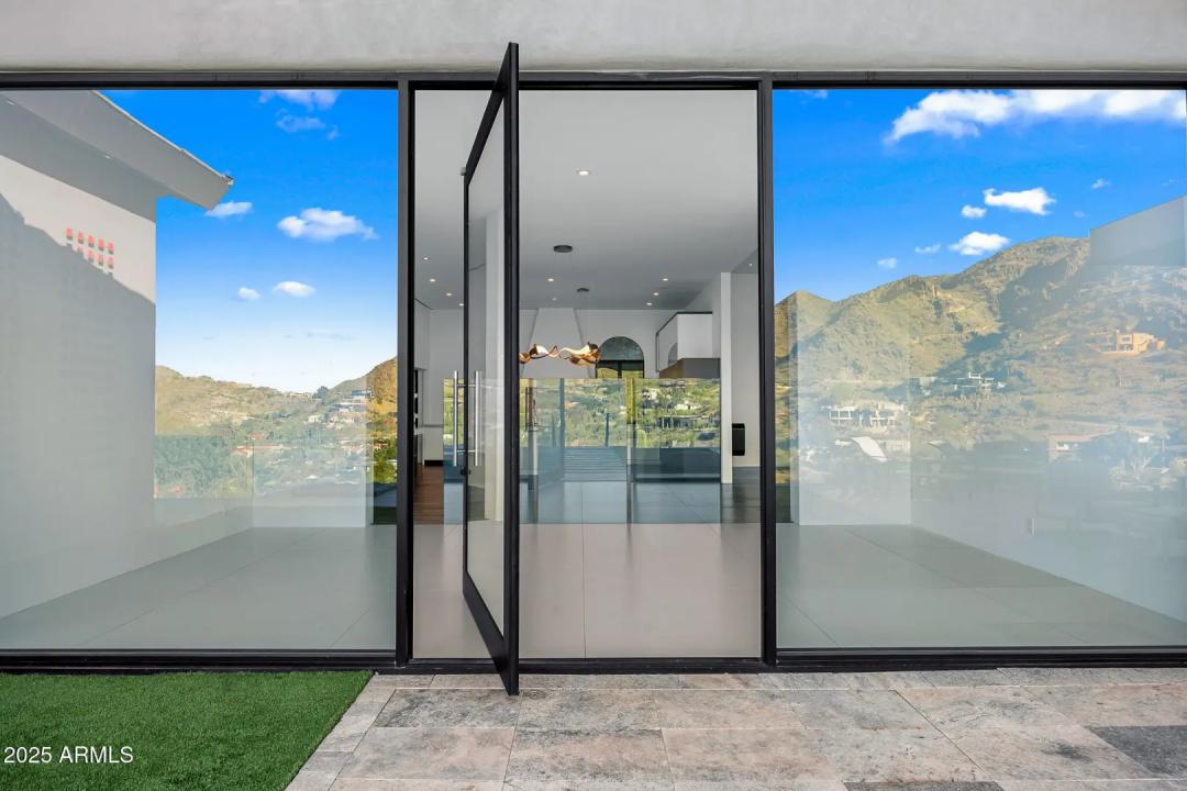 Real Estate Picture 11