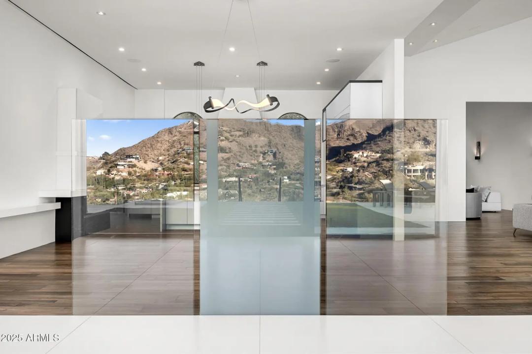 Real Estate Picture 12