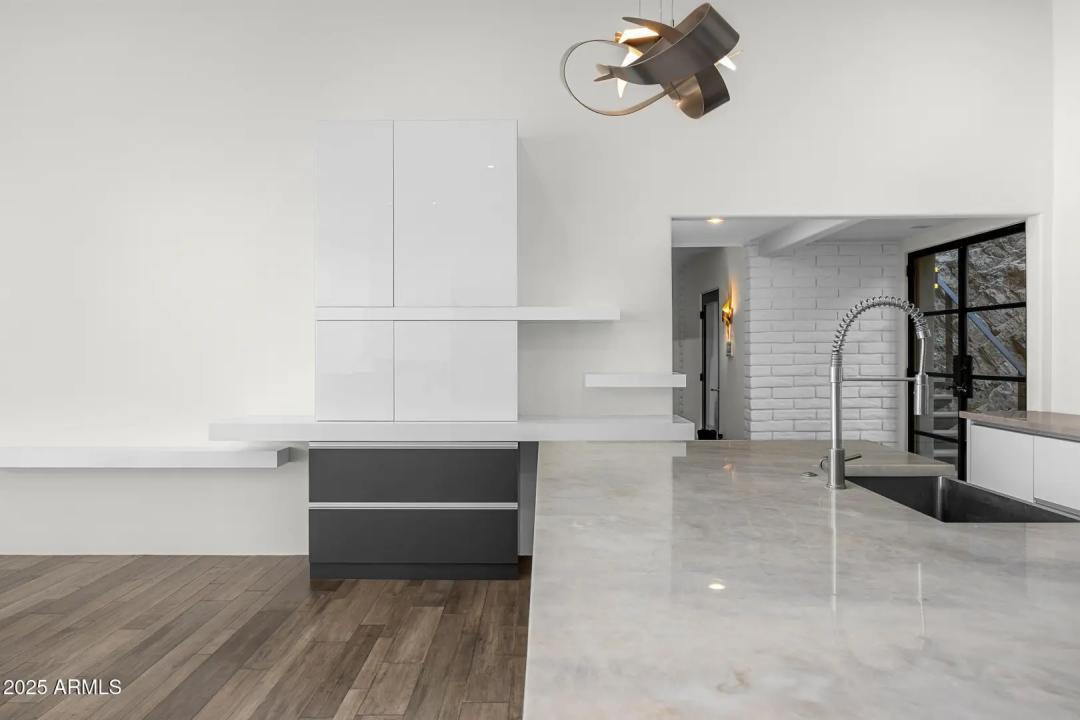 Real Estate Picture 14
