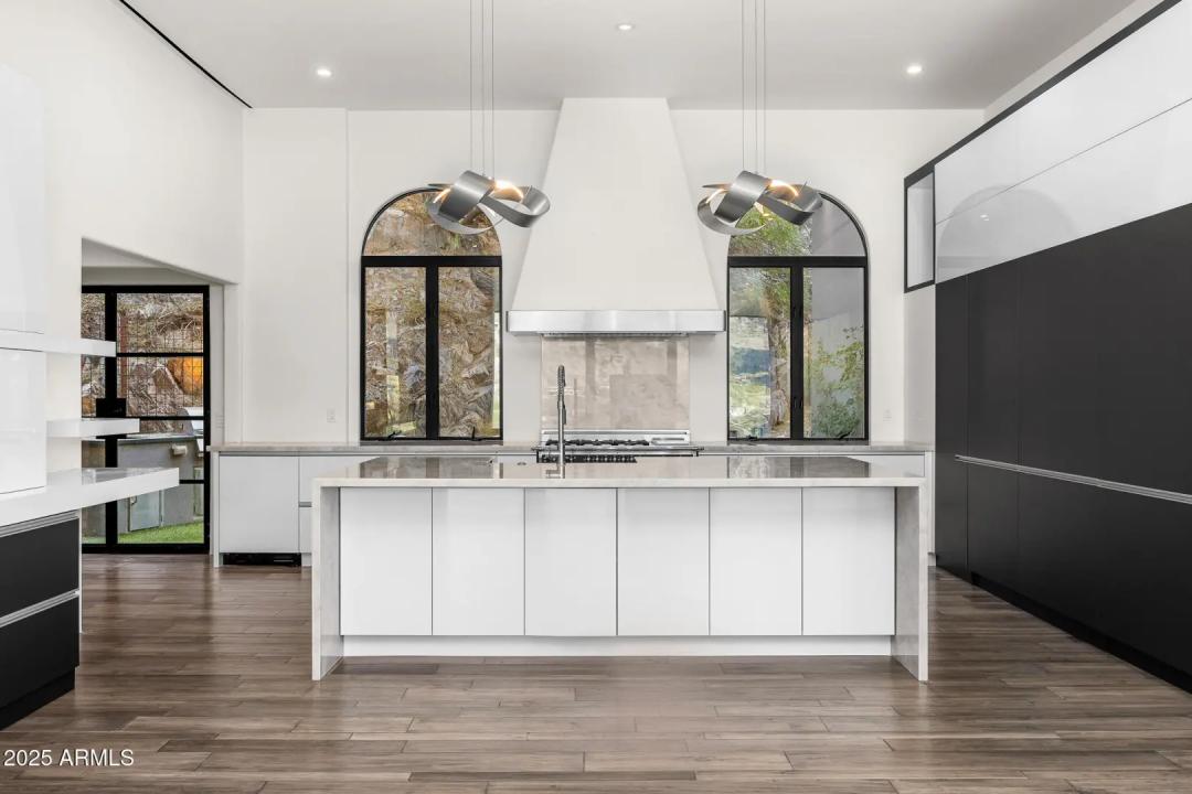 Real Estate Picture 15