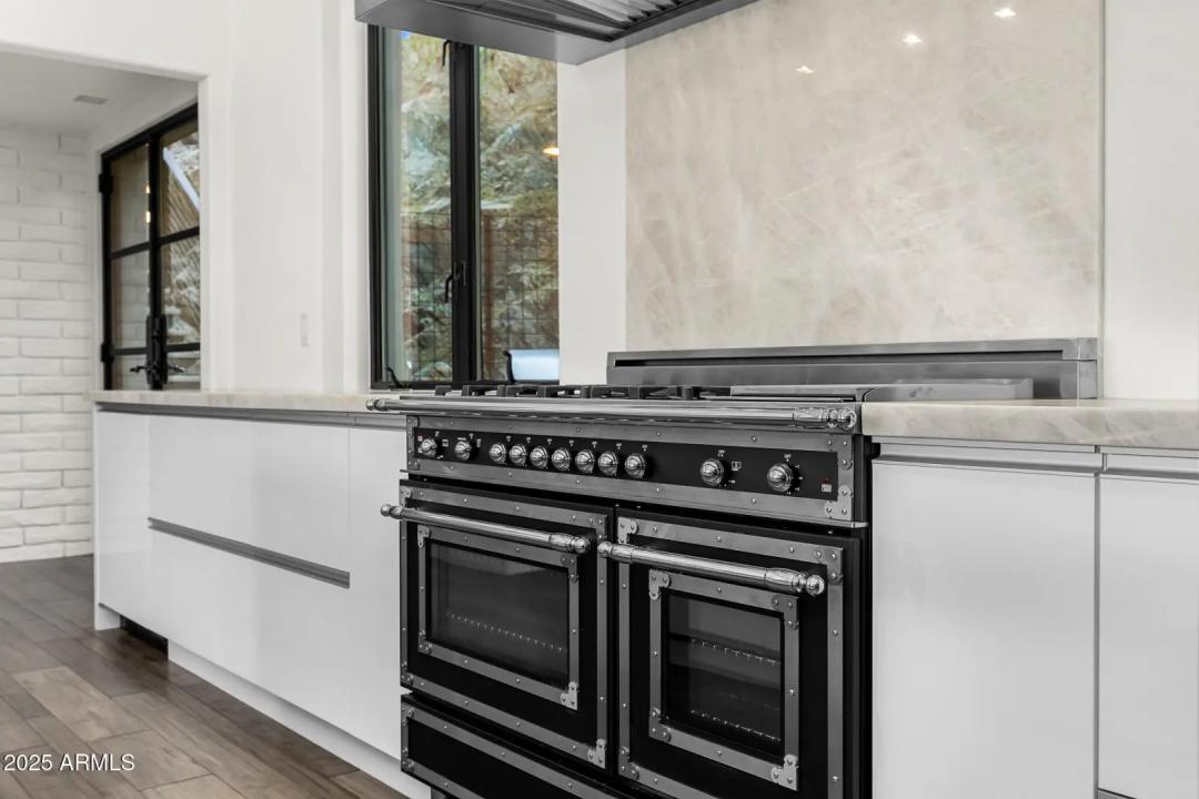Real Estate Picture 17