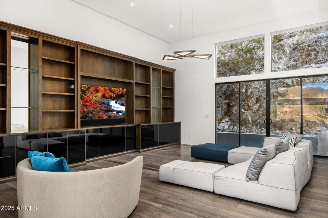 Real Estate Picture 23