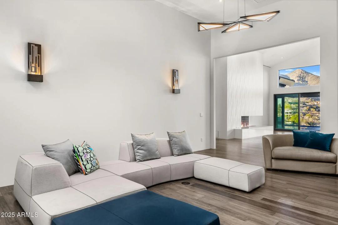 Real Estate Picture 24