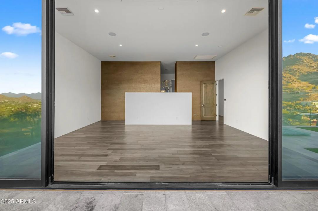 Real Estate Picture 30