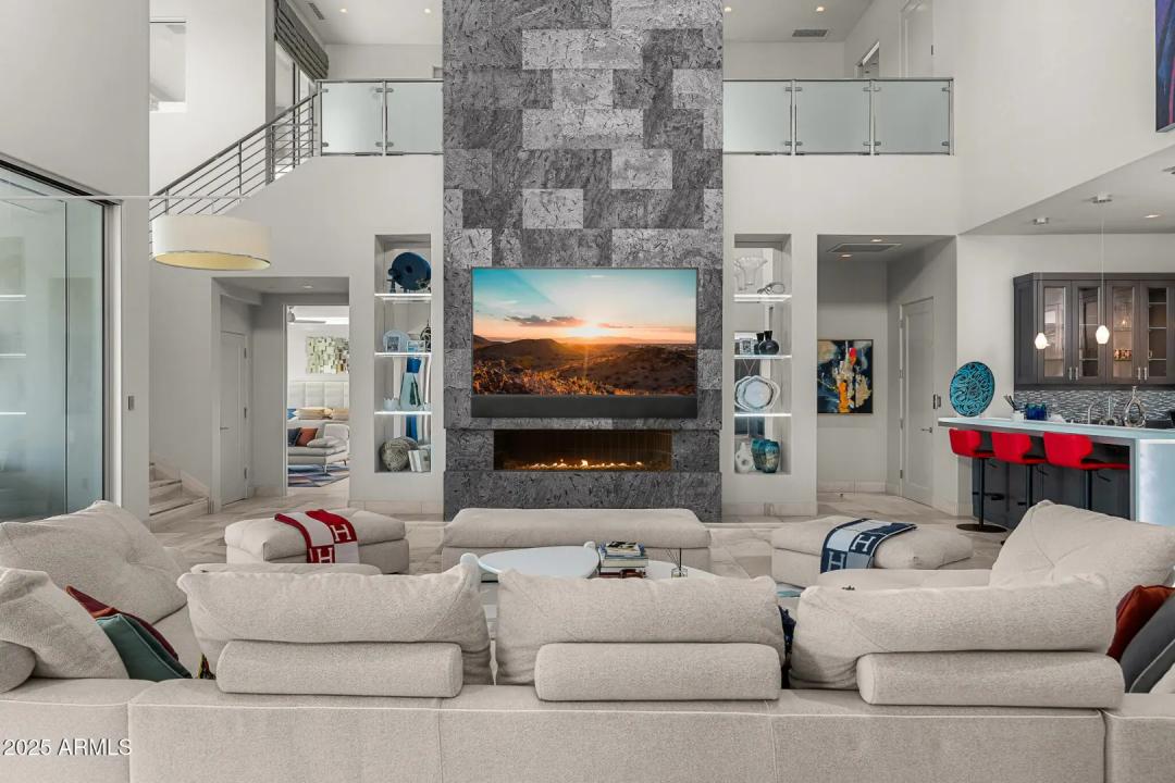 Real Estate Picture 4