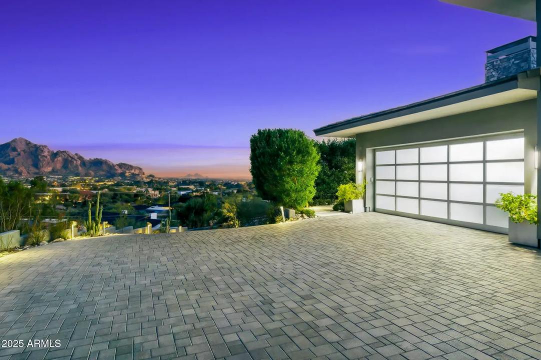 Real Estate Picture 90