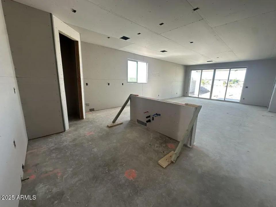 Real Estate Picture 4