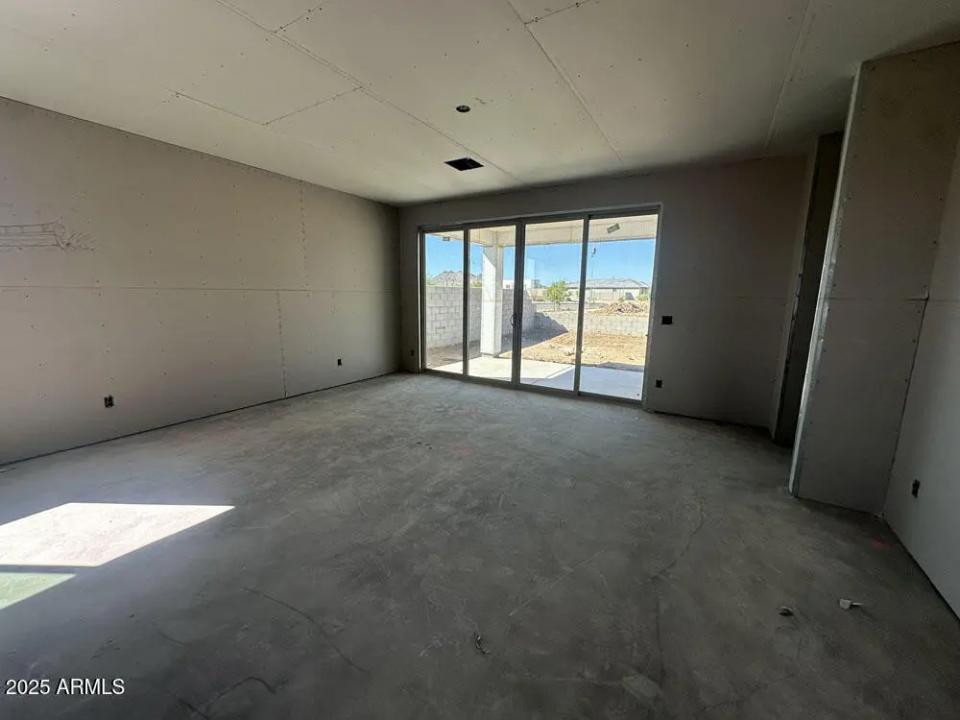 Real Estate Picture 5