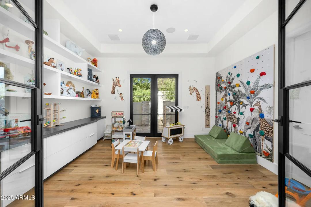 Real Estate Picture 37