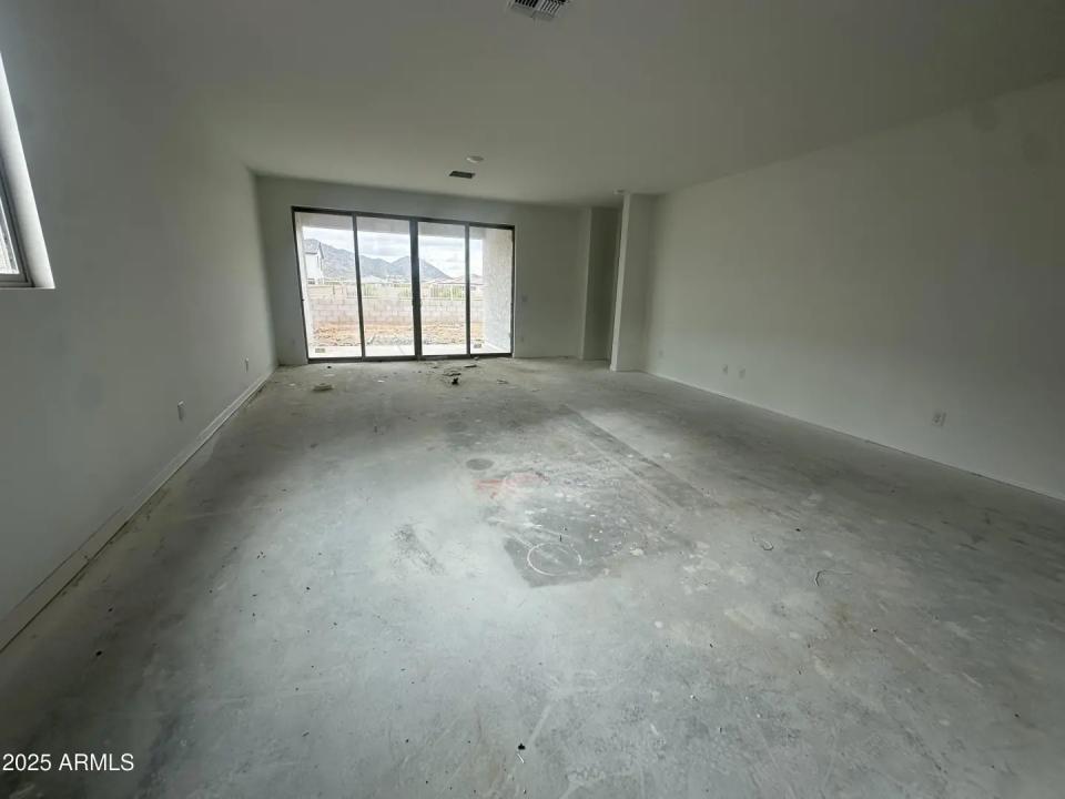 Real Estate Picture 6