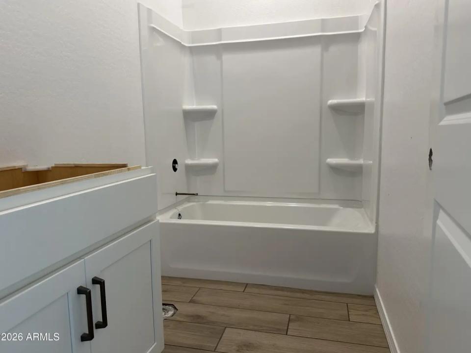 Real Estate Picture 4