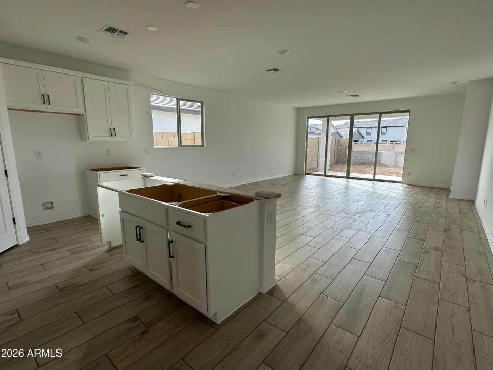 Real Estate Picture 7